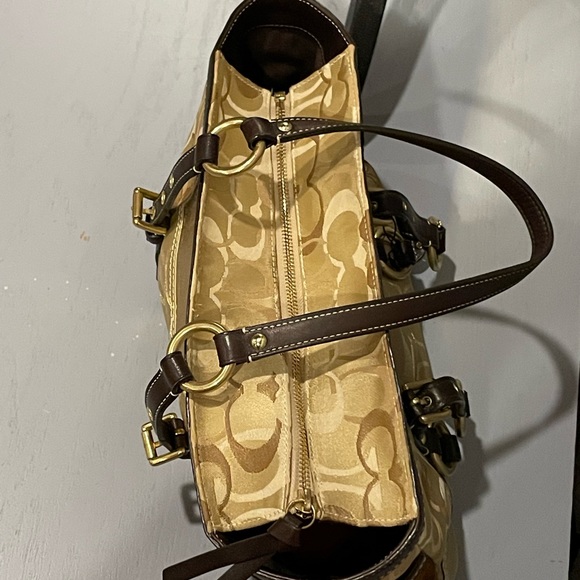 🤩 Coach Signature Gallery Logo Patchwork Shopper Tote so soft and roomy.🤩🎁 - Picture 7 of 10